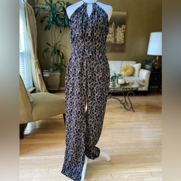 Banana Republic Pants - Banana Republic Halter neckline Sleeveless Jumpsuit sz 4